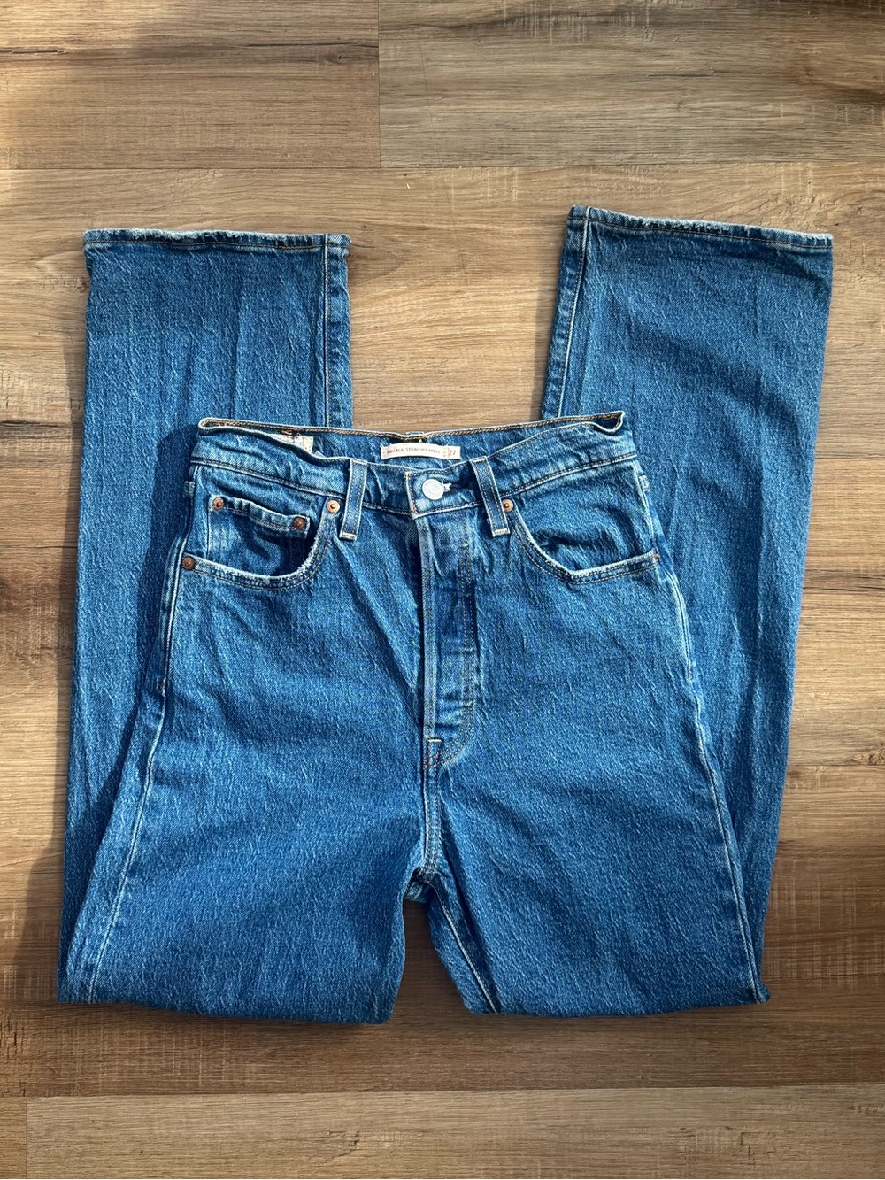 Levi's Straight Leg Women's Jeans in Classic Blue